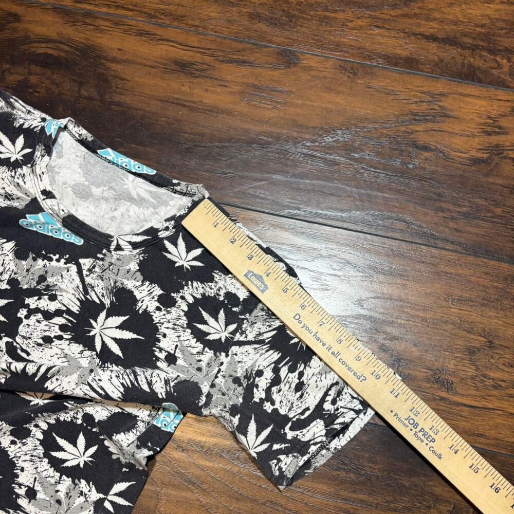 Adidas tshirt approximately size large - Picture 4 of 5